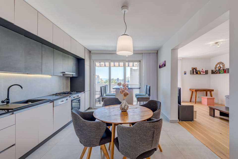 Apartment | Private kitchen | Fridge, microwave, oven, stovetop