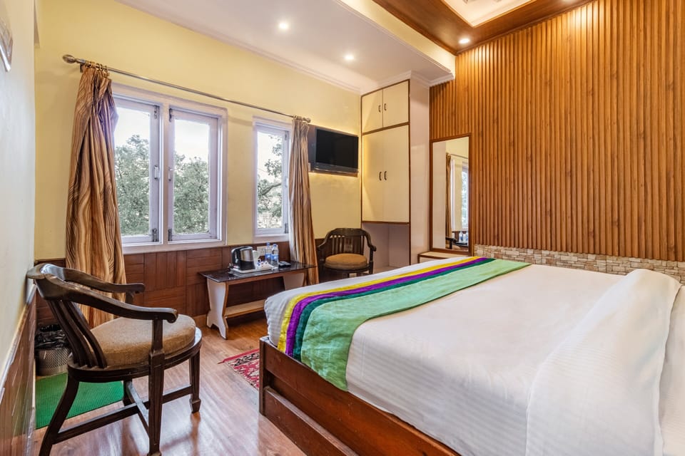 Standard Double Room | Desk, iron/ironing board
