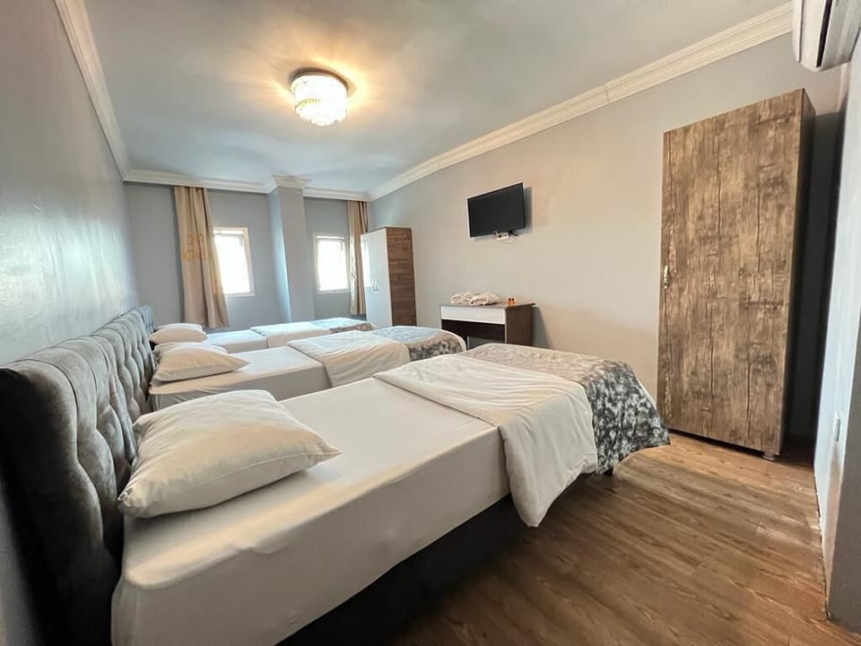 Classic Triple Room | Free WiFi, bed sheets
