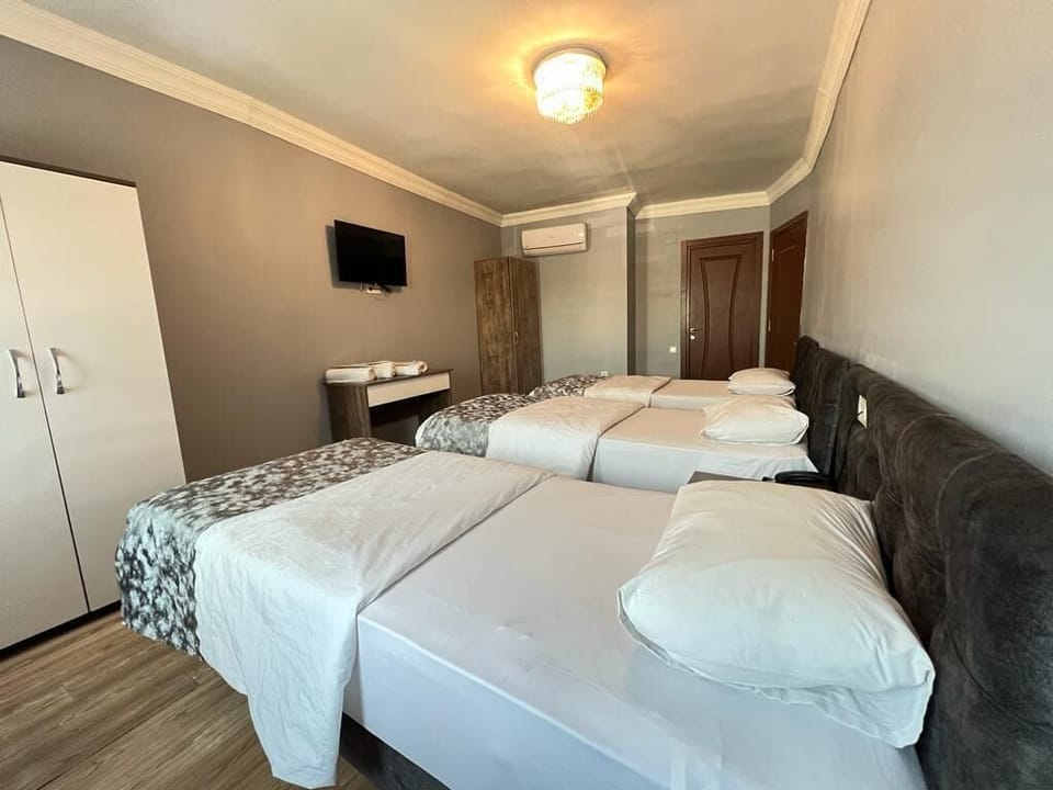 Classic Triple Room | Free WiFi, bed sheets