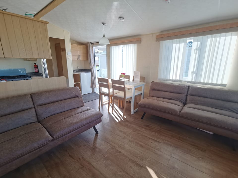Cabin | Living area | Fireplace