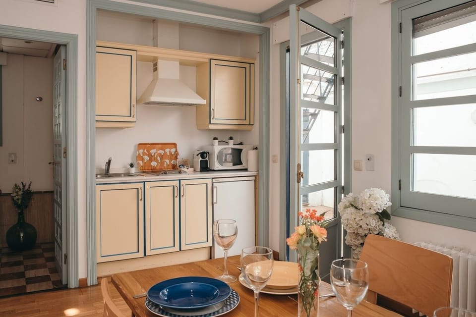 Family House | Private kitchen | Espresso maker, electric kettle
