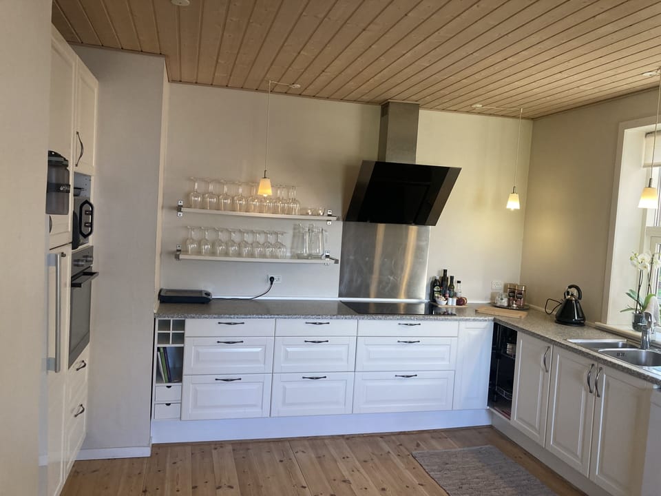 Classic Double or Twin Room | Shared kitchen facilities | Shared fridge, microwave