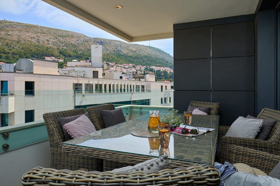 Apartment (2 Bedrooms) | Balcony
