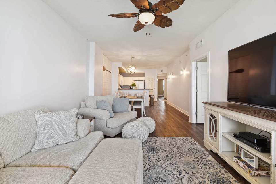 Apartment, 2 Bedrooms, Ocean View (1902) | Living area