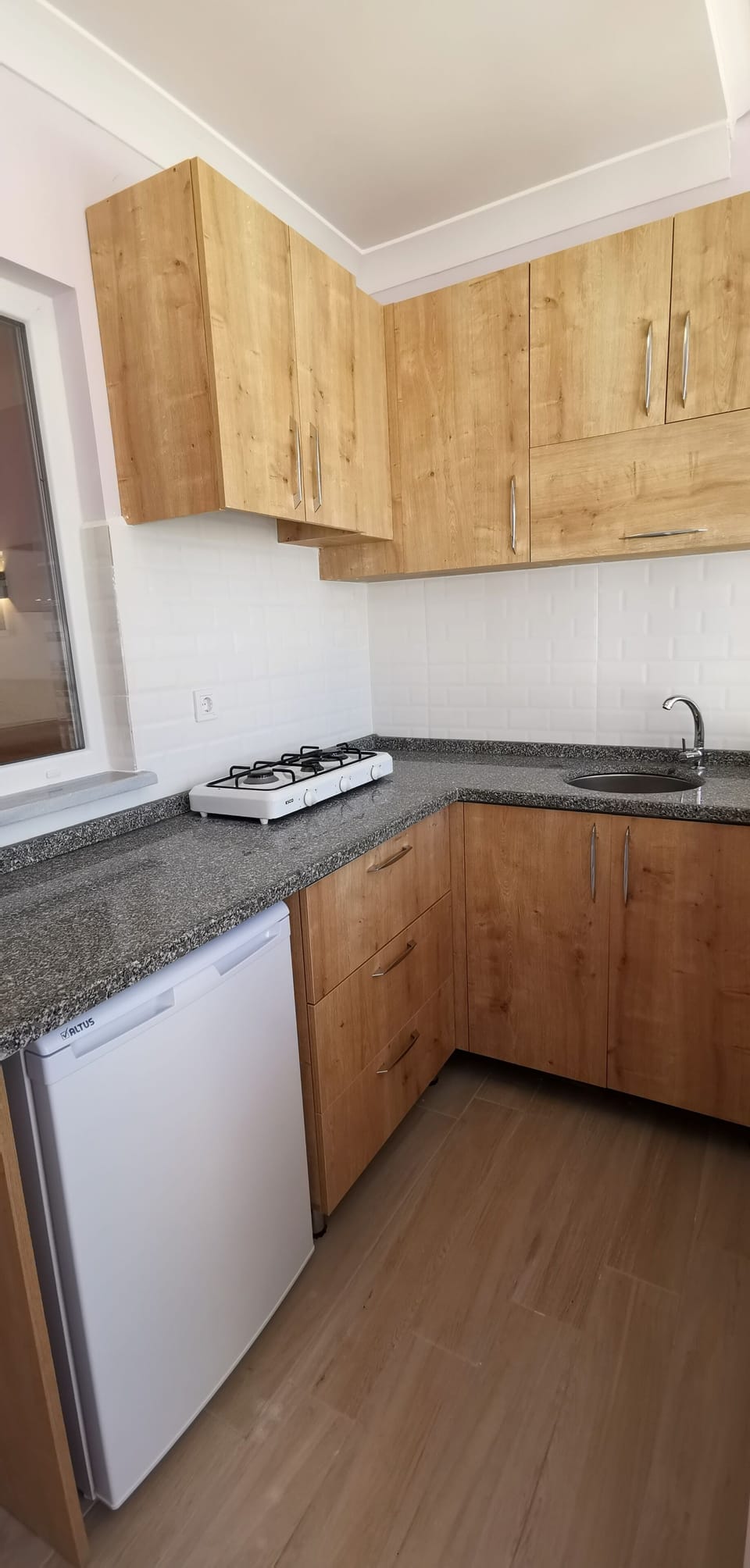 Standard Triple Room | Private kitchen | Fridge, stovetop, cookware/dishes/utensils