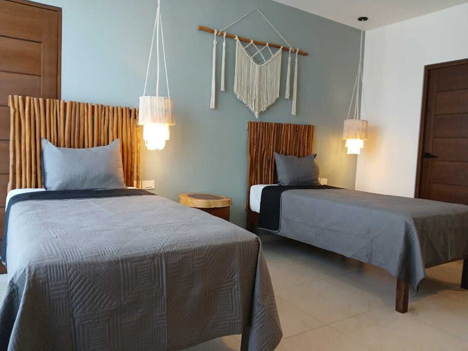 Deluxe Twin Room | In-room safe, desk, blackout drapes, soundproofing