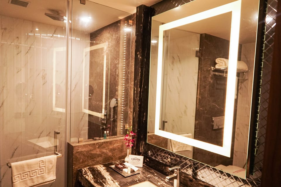Executive Room | Minibar, in-room safe, desk, WiFi (free)