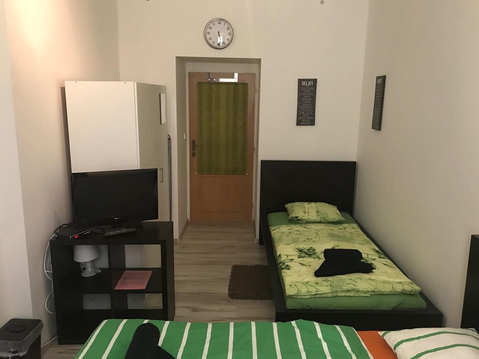 Apartment | 3 bedrooms, iron/ironing board, free WiFi, bed sheets