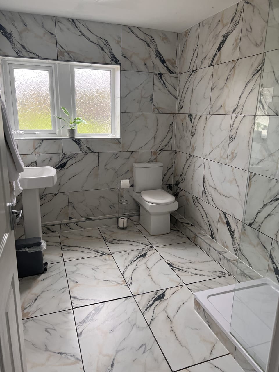 Family Studio Suite | Bathroom | Towels