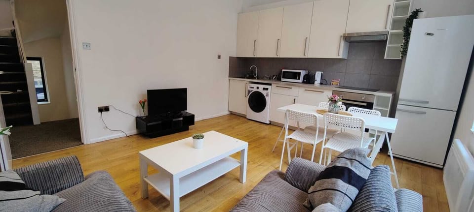 Apartment | Living area | TV