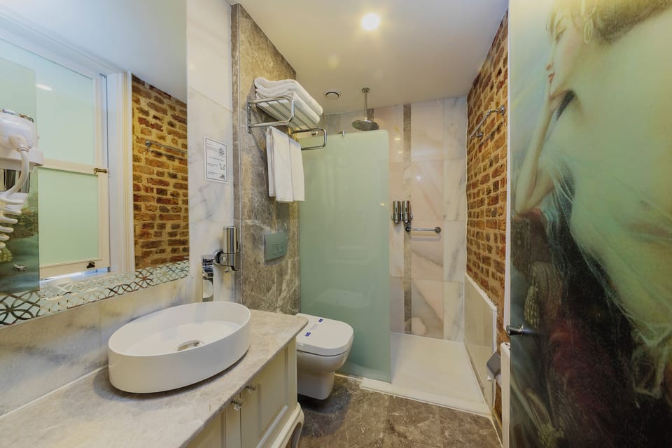 Economy Double Room | Bathroom | Shower, free toiletries, hair dryer, bathrobes