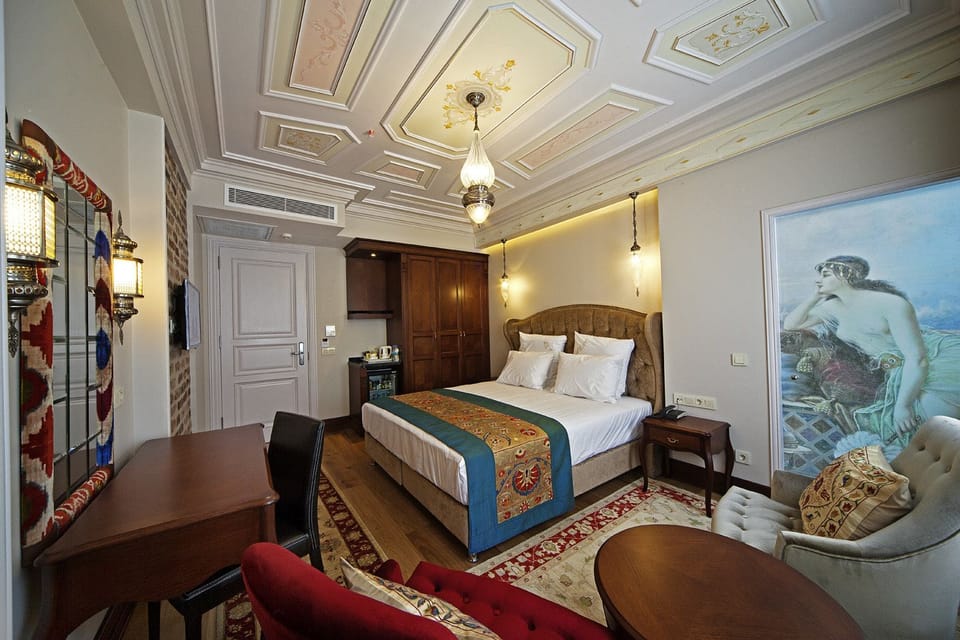 Deluxe Double Room | Minibar, in-room safe, desk, blackout drapes