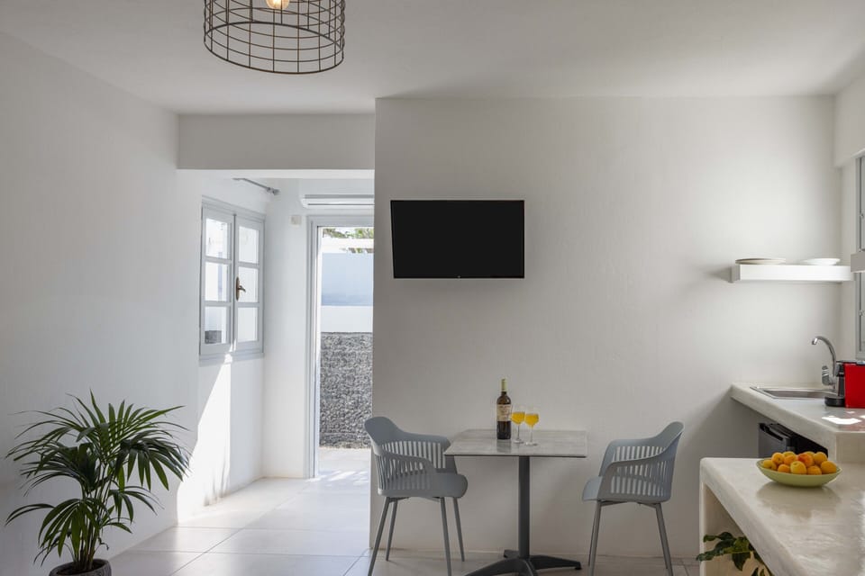 Standard Double Room | In-room safe, desk, WiFi (free), bed sheets