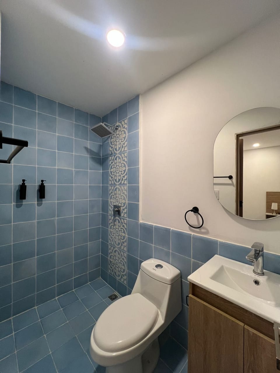 Panoramic Double Room | Bathroom | Shower, rainfall showerhead, towels
