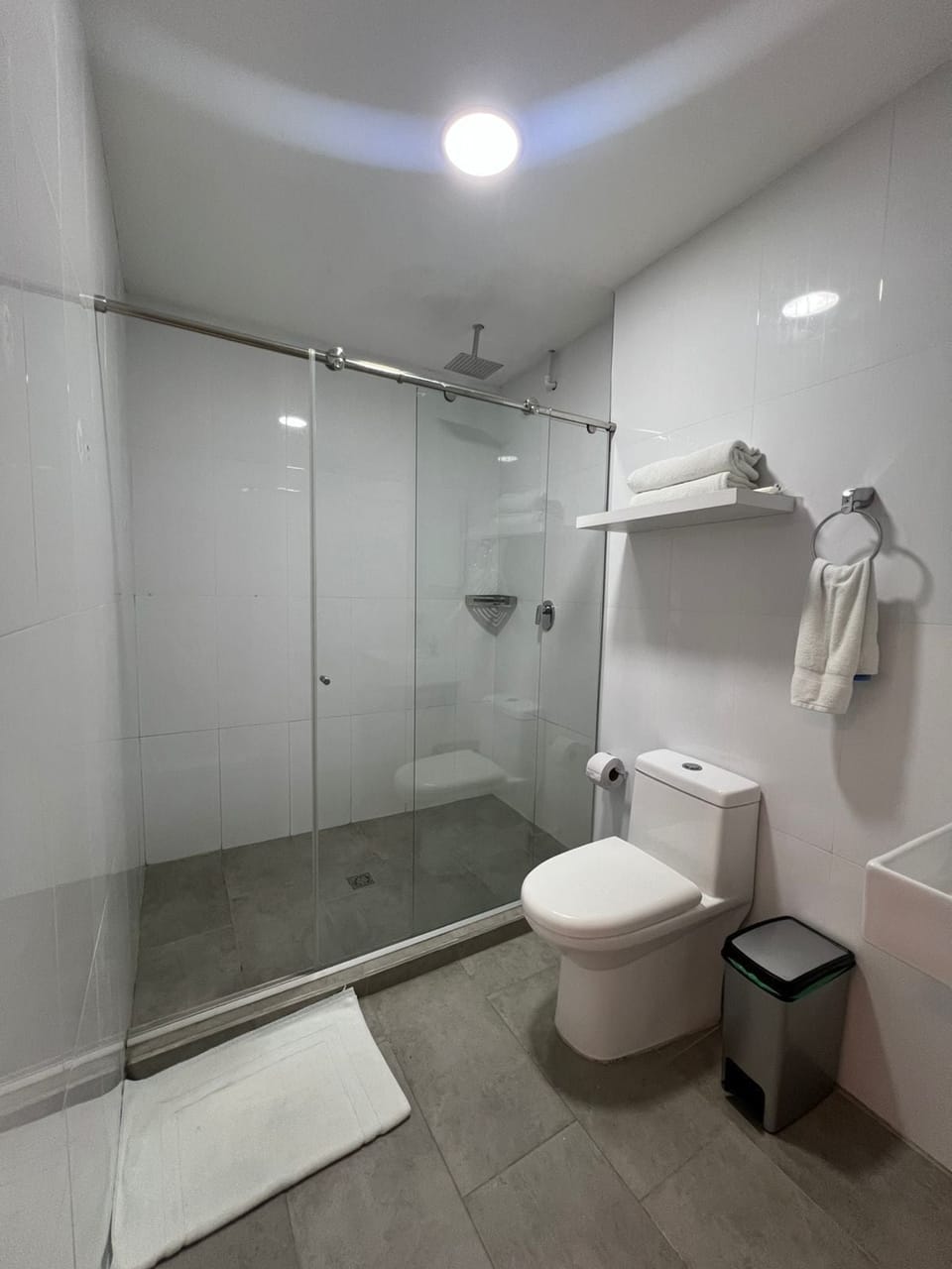 Family Quadruple Room | Bathroom | Shower, rainfall showerhead, towels