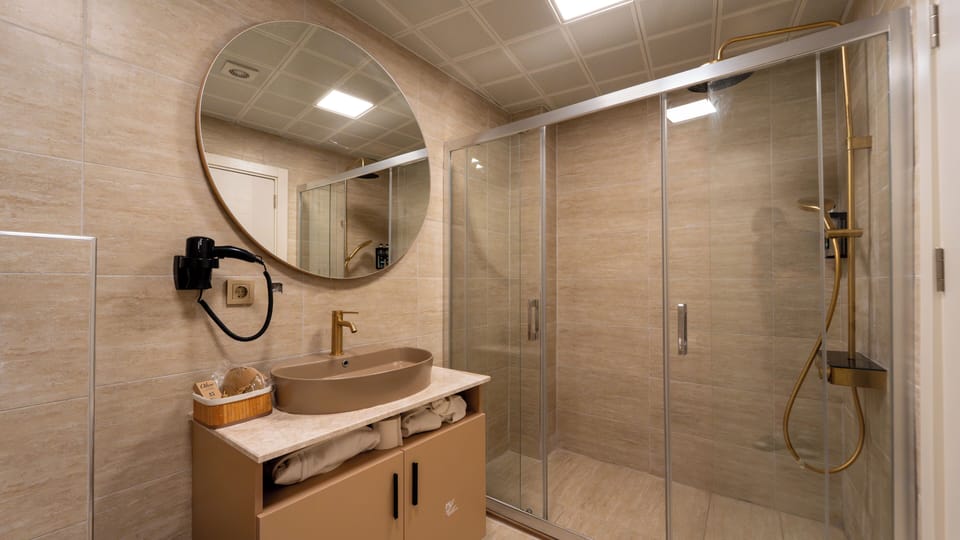 Deluxe Penthouse, 1 Bedroom, Sea View | Bathroom | Shower, hydromassage showerhead, designer toiletries, hair dryer