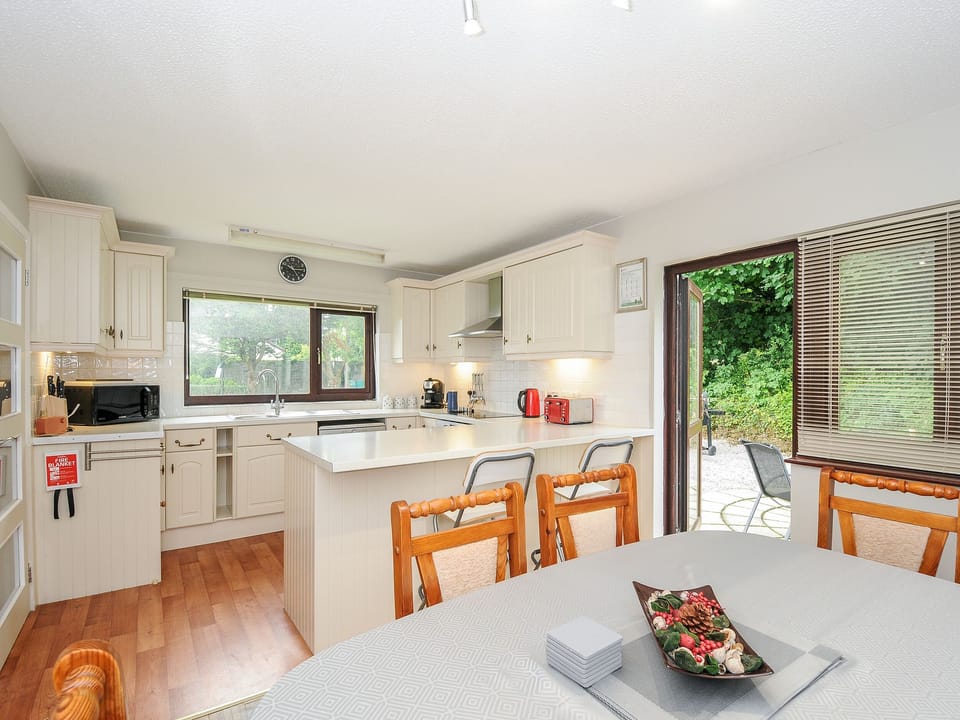 Cottage | Private kitchen | Fridge, dishwasher, electric kettle, toaster