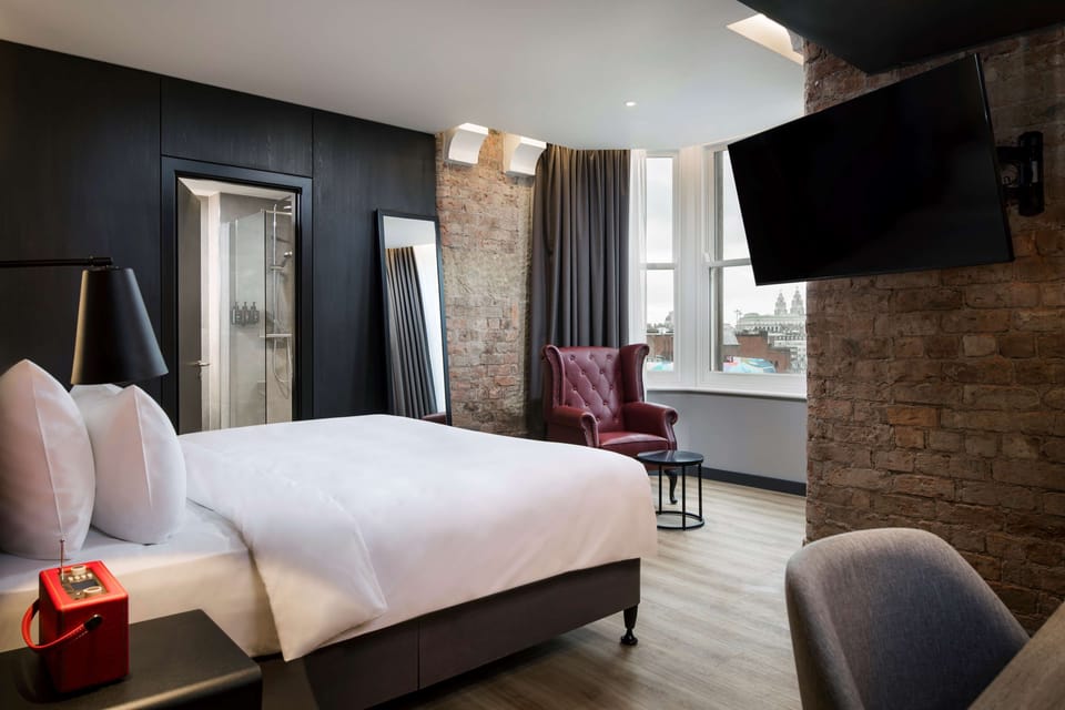 Premium Room (St Georges View) | Hypo-allergenic bedding, in-room safe, desk, laptop workspace