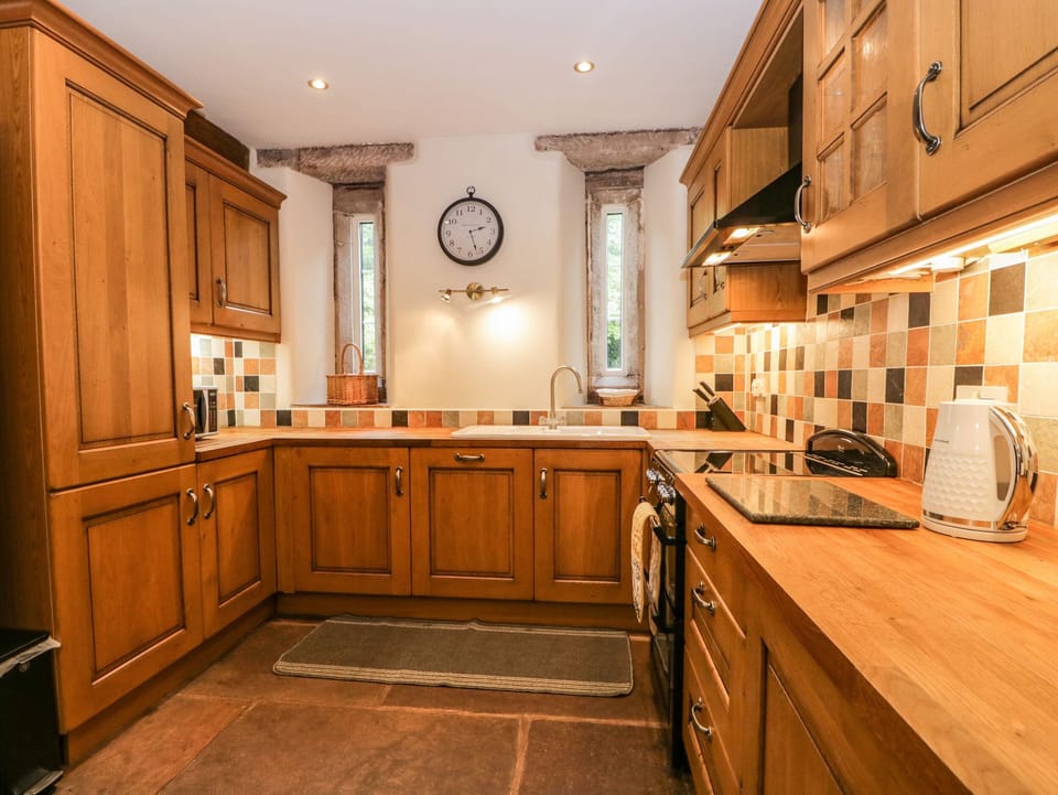Cottage | Private kitchen | Fridge, dishwasher, electric kettle, toaster