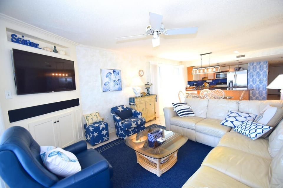 Condo, 3 Bedrooms | Interior