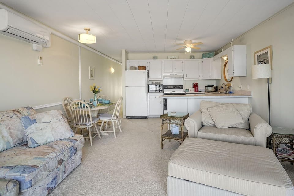 Condo, 1 Bedroom | Living room