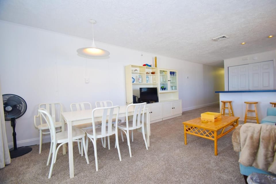 Condo, 1 Bedroom | Dining