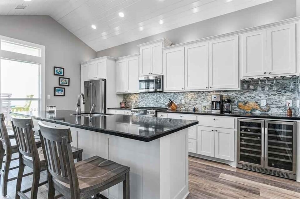 House, 4 Bedrooms | Private kitchen | Fridge, coffee/tea maker, toaster