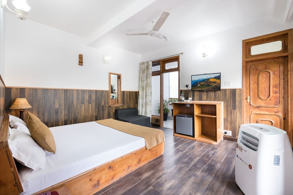 Comfort Double Room | Iron/ironing board, free WiFi, bed sheets