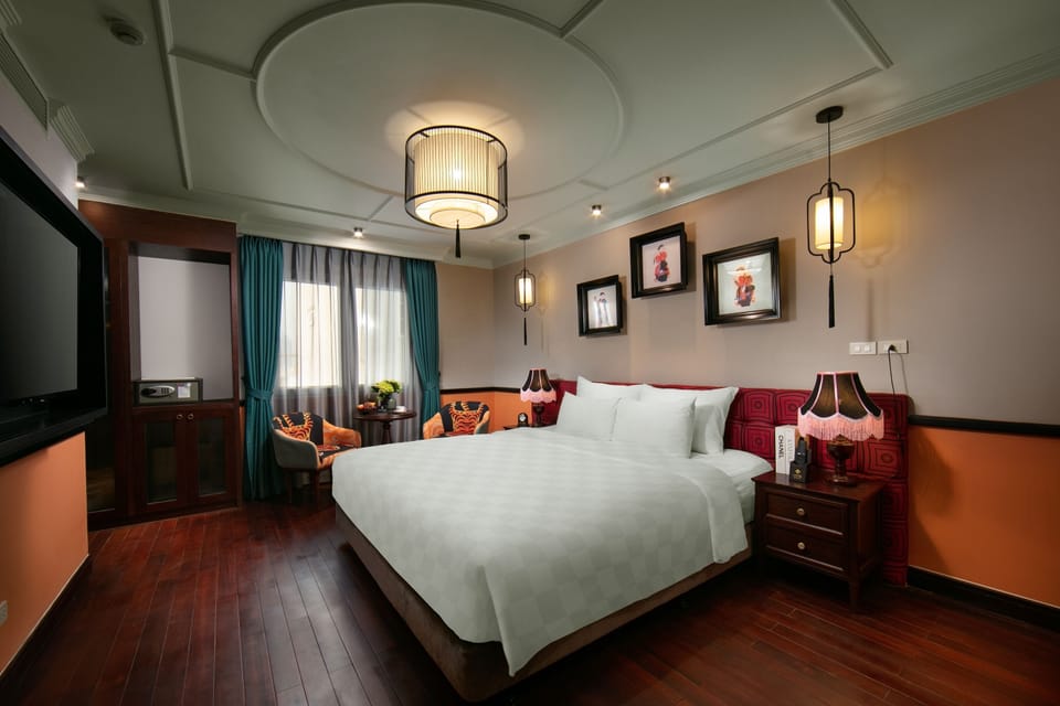 Du LAC Grand Luxury Suite | Minibar, in-room safe, individually decorated, desk