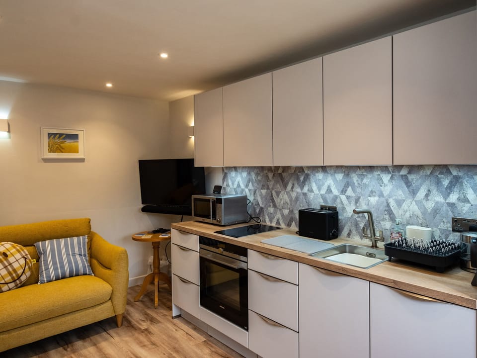 Cottage | Private kitchen | Fridge, dishwasher, electric kettle, toaster