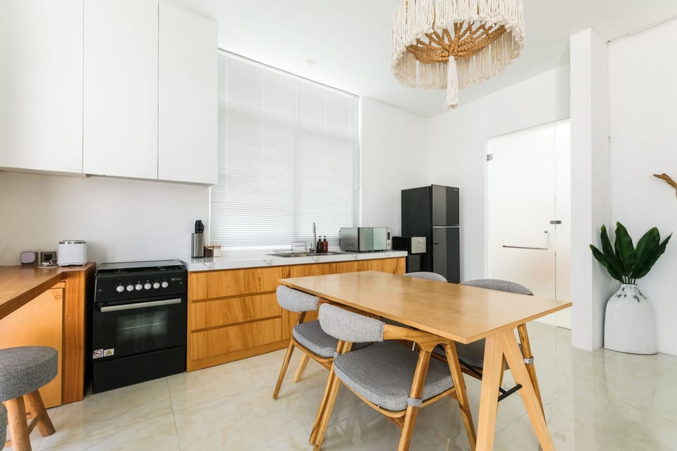 Villa, 2 Bedrooms | Dining room