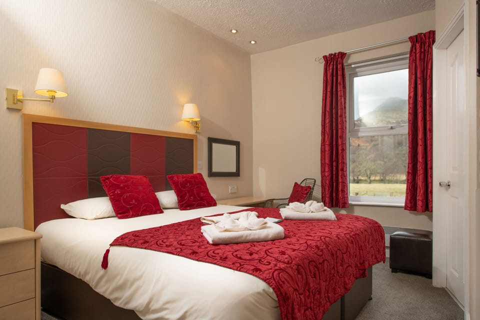 Premium Double Room, 1 King Bed, Mountain View | Desk, iron/ironing board, free WiFi, bed sheets