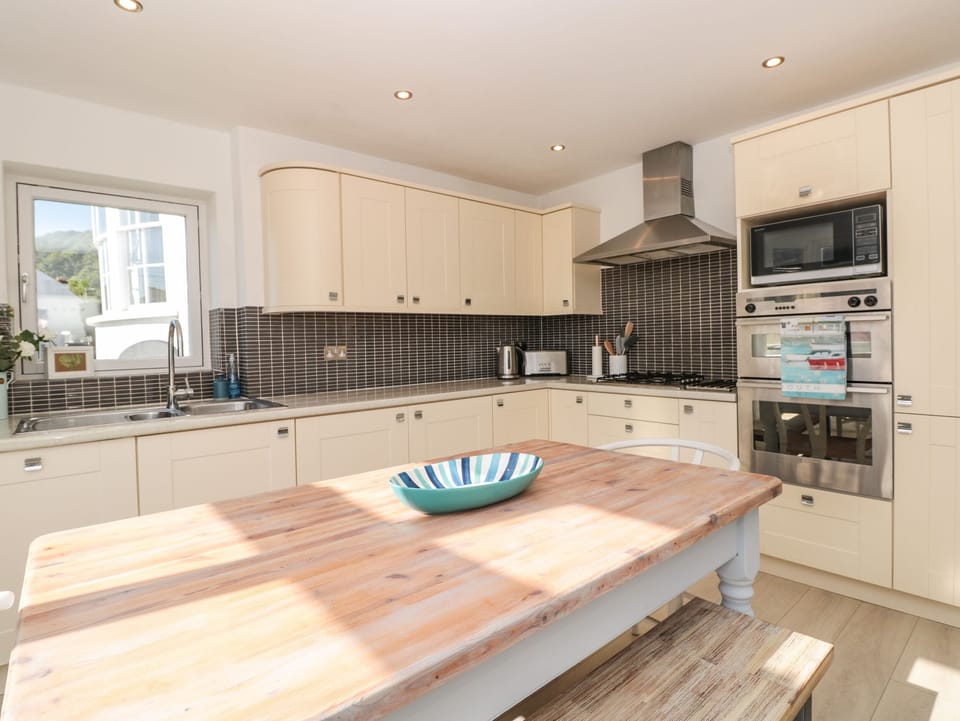 Cottage | Private kitchen | Fridge, dishwasher, electric kettle, toaster