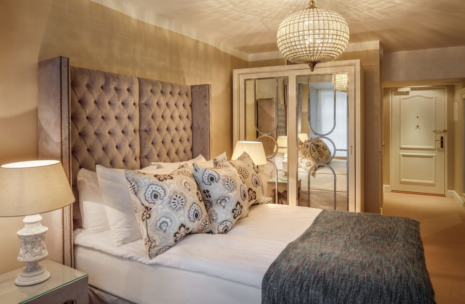 Superior Double Room | Hypo-allergenic bedding, minibar, in-room safe, individually decorated