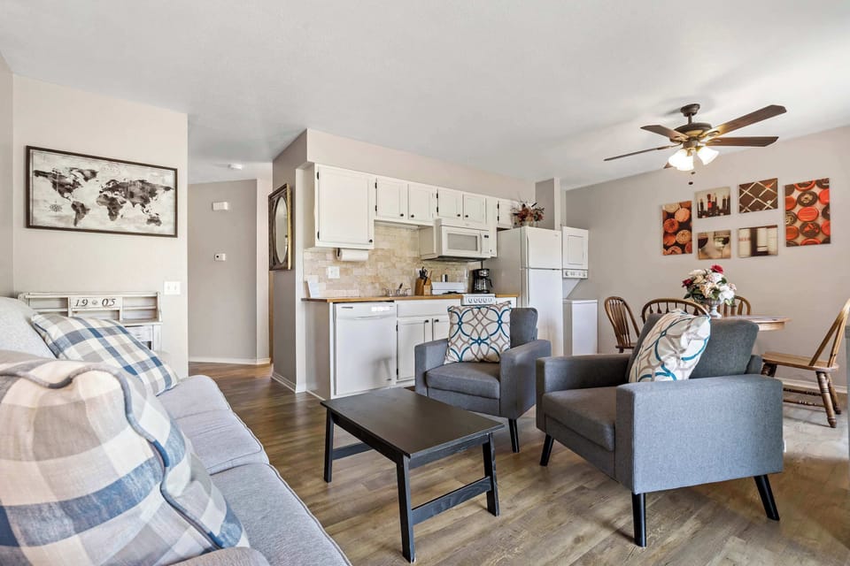 Condo, 1 Queen Bed with Sofa bed, Patio, Garden View (Branson Fall Creek Retreat) | Living area | 42-inch flat-screen TV with digital channels, fireplace