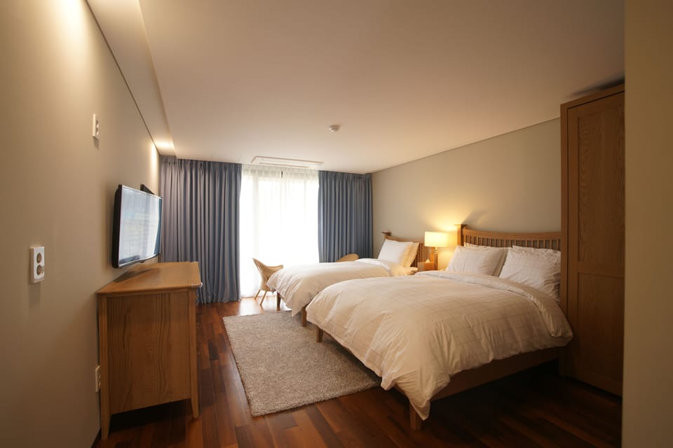 Family Twin Room | Egyptian cotton sheets, premium bedding, down comforters