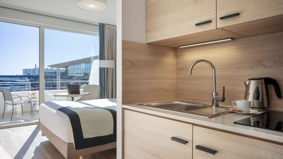Studio, 1 Double Bed (with Balcony) | Soundproofing, free cribs/infant beds, free WiFi, bed sheets