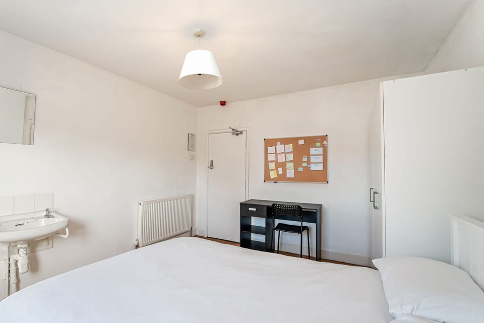 Superior Single Room, Shared Bathroom | 1 bedroom