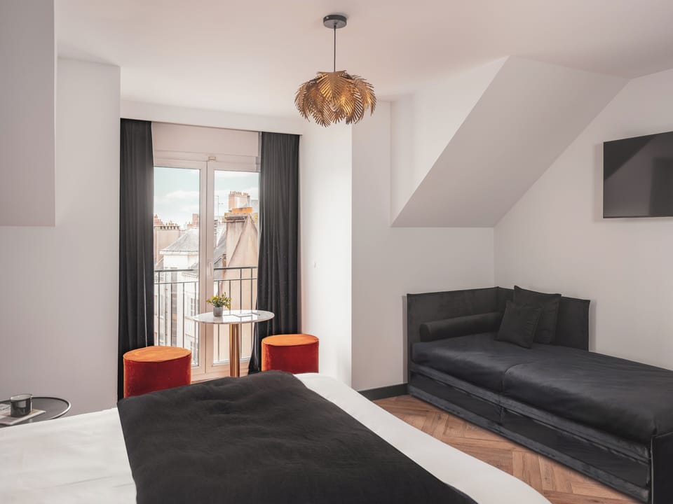 Comfort Triple Room | Laptop workspace, blackout drapes, soundproofing, Internet