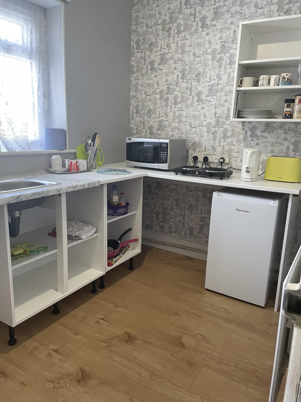 House | Private kitchen | Fridge, microwave, oven, stovetop