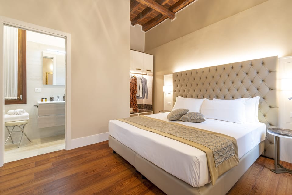 Deluxe Double or Twin Room (Deluxe Vivaldi) | City view