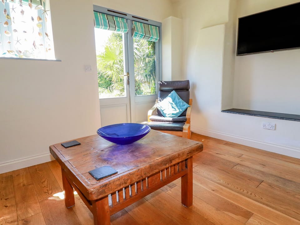 Cottage | Living room | TV