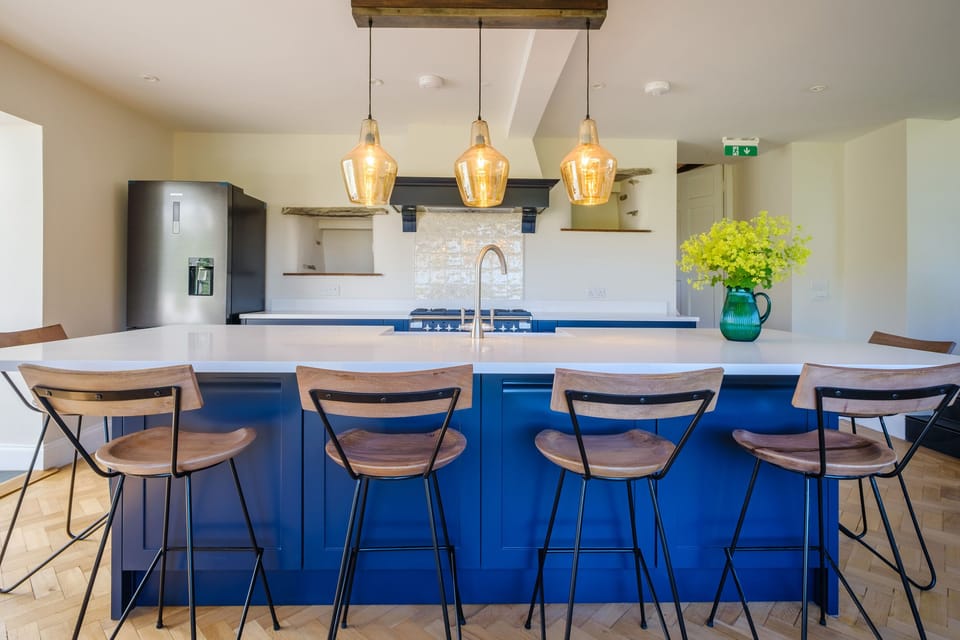 Cottage | Private kitchen | Fridge, dishwasher, electric kettle, cookware/dishes/utensils