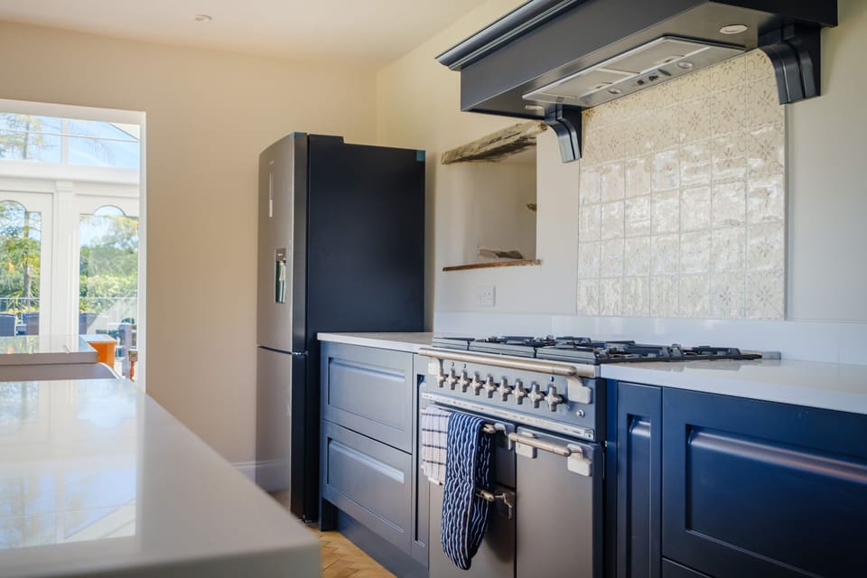 Cottage | Private kitchen | Fridge, dishwasher, electric kettle, cookware/dishes/utensils