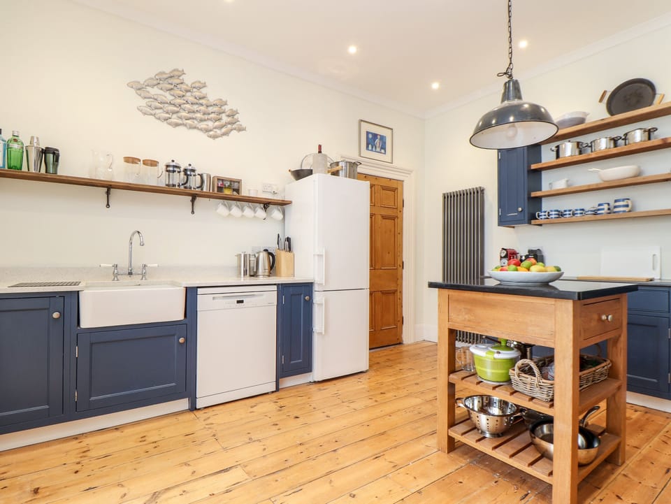 Cottage | Private kitchen | Fridge, dishwasher, electric kettle, toaster