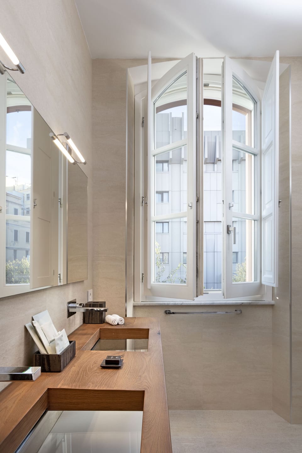 Suite Isola | Bathroom | Designer toiletries, hair dryer, bathrobes, slippers
