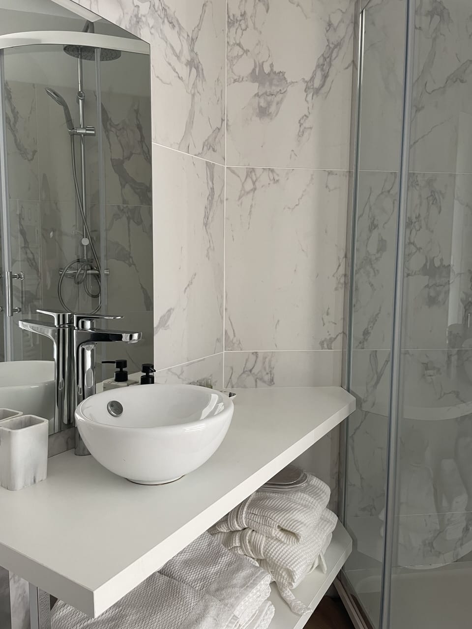 Triple Room, Balcony, Harbor View | Bathroom | Hair dryer, bathrobes, slippers, towels