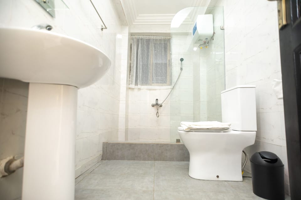 2 Bed Furnished Apartment - Wifi, Aircon, Parking Apartment in Accra
