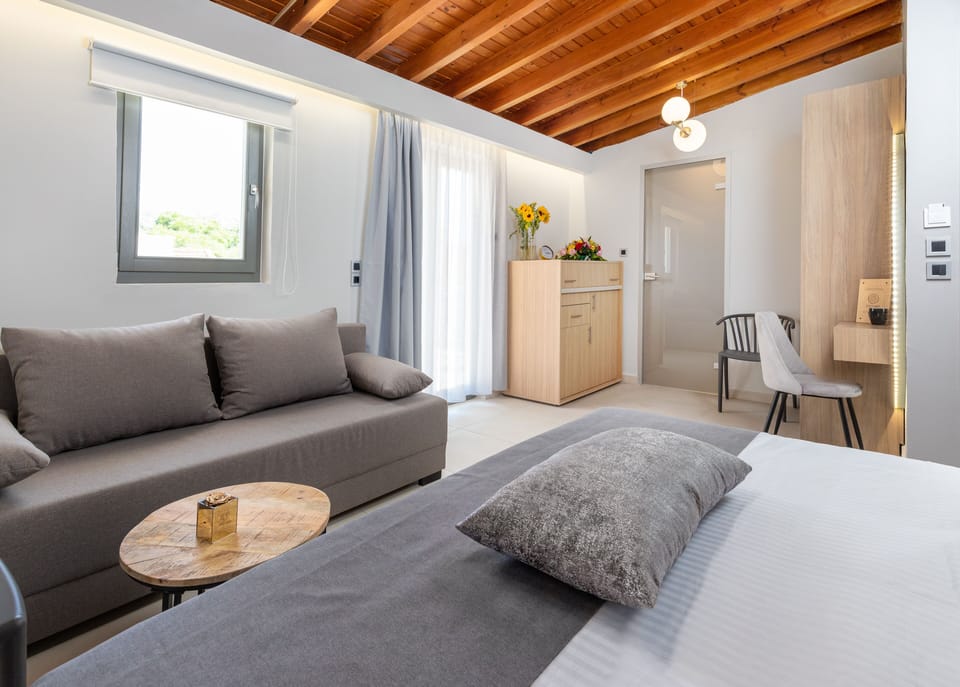  The Loft - Private Terrace Deluxe Suite | Premium bedding, down comforters, pillowtop beds, minibar (free items)